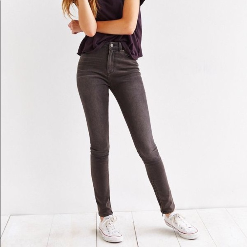 BDG Twig Highrise Black Stone Washed Jeans w zips